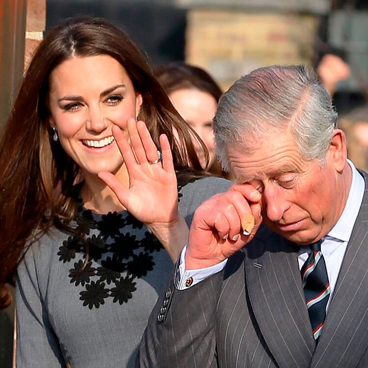 Кэтрин, герцогиня Кембриджская и принц Чарльз, принц Уэльский 15 марта 2012 в Лондоне, Англии