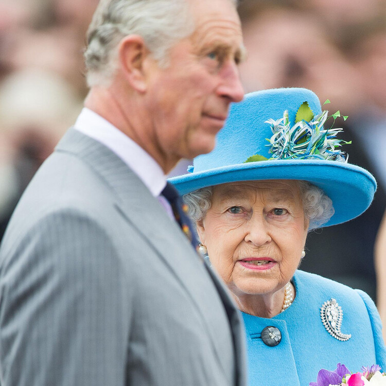 Принц Чарльз много времени проводит с матерью Елизаветой II