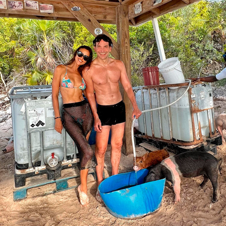Ирина Шейк провела тропический отпуск вместе с Брэдли Купером