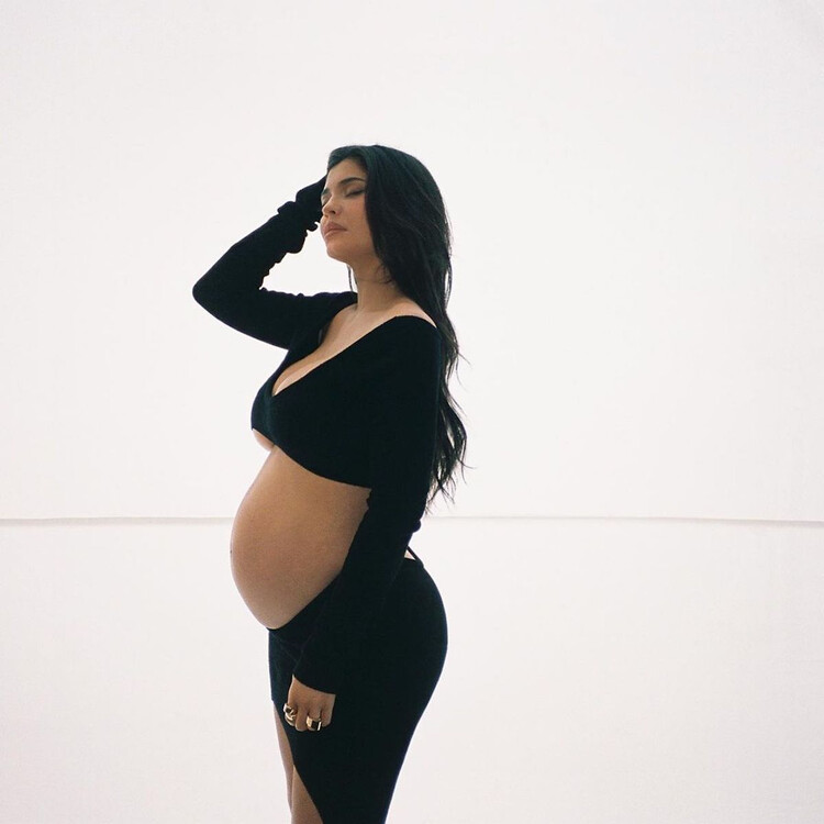 Кайли Дженнер во время беременности вторым ребёнком, 2022