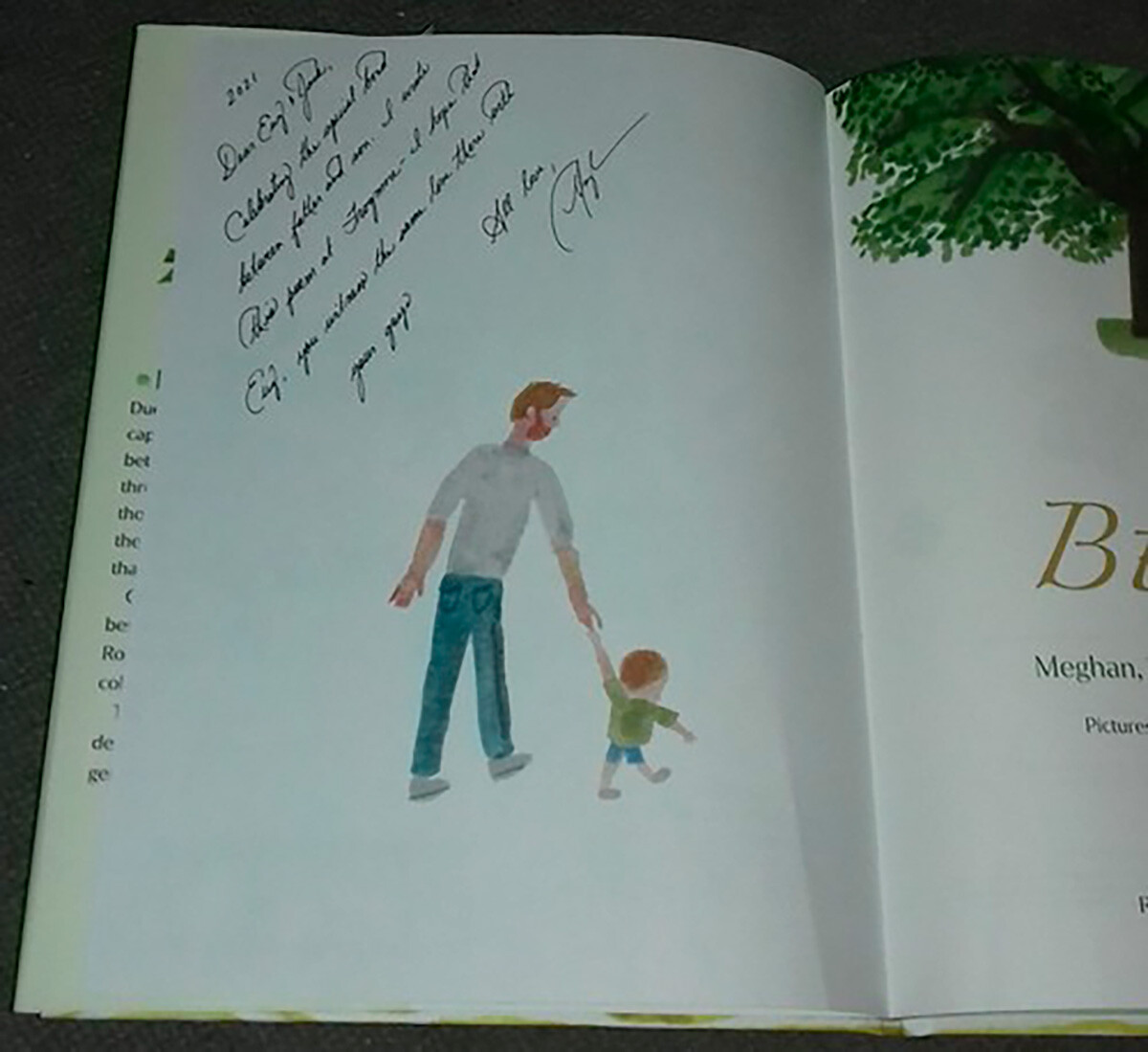 Книга Меган Маркл с личной подписью для принцессы Евгении появилась на eBay
