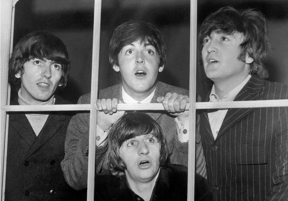 The Beatles выразили удивление на пресс-конференции после того, как были отмечены в списке наград Ордена Британской империи, 1965