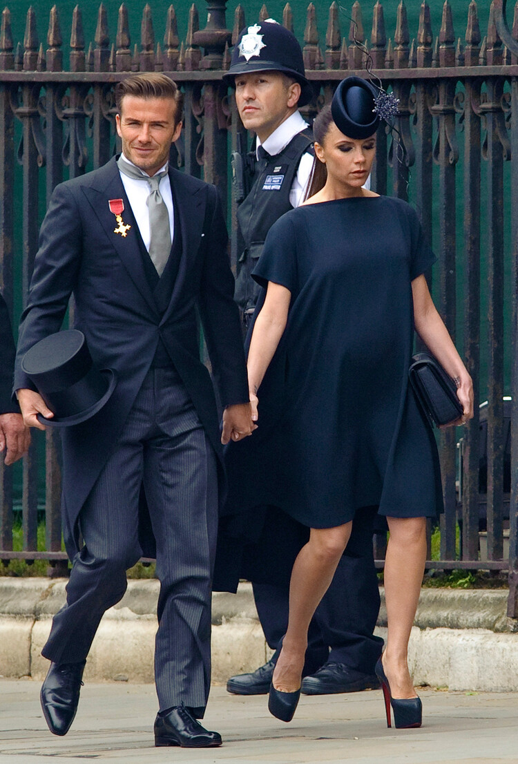Дэвид Бекхэм и Виктория Бекхэм прибыли на королевскую свадьбу принца Уильяма и Кэтрин Миддлтон в Вестминстерском аббатстве 29 апреля 2011 года в Лондоне, Англия