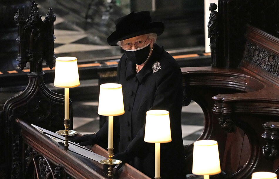 Елизавета II на похоронах принца Филиппа