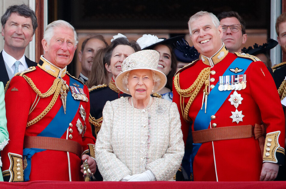 Почему смерть Елизаветы II лишит членов королевской семьи карьеры