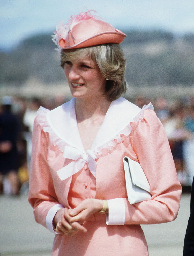 История розового наряда принцессы Дианы, который покорил фанатов во время медового месяца Уэльских
