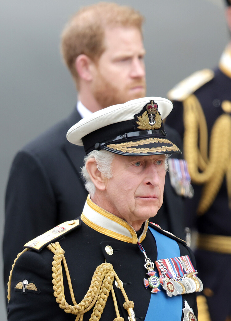 Дворец всё ещё ждёт принца Гарри на торжественную коронацию Карла III