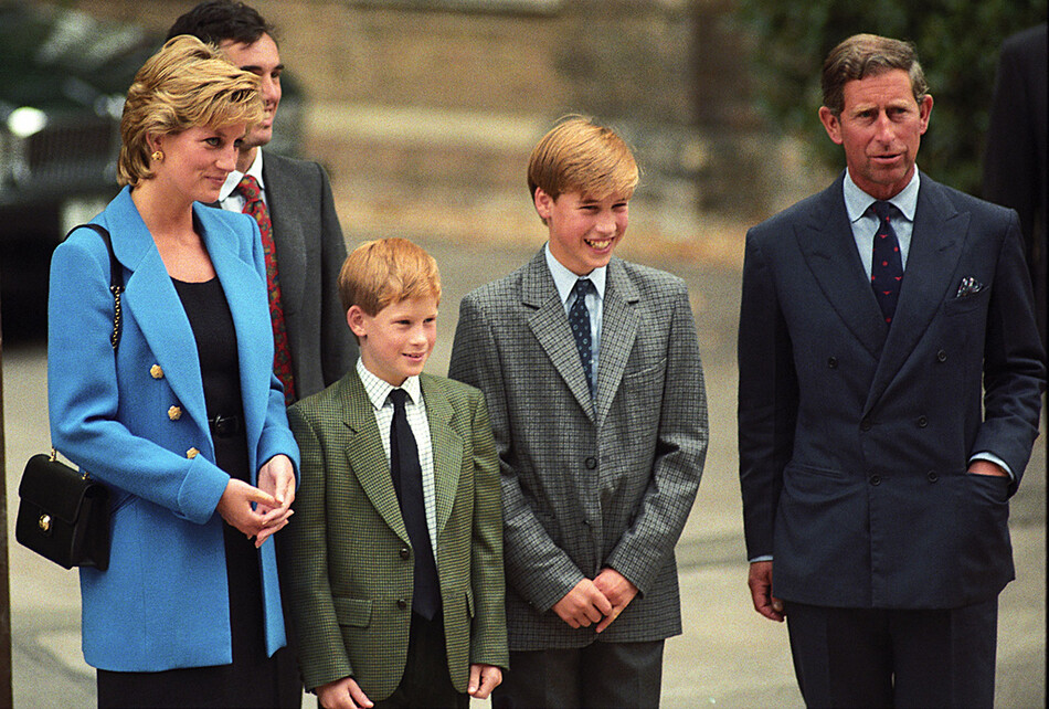 Принцесса Диана, принц Гарри, принц Уильям и принц Чарльз в первый день пребывания принца Уильяма в Итоне