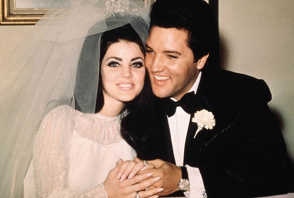 Элвис Пресли улыбается с невестой Присциллой&nbsp;1 мая 1967 года