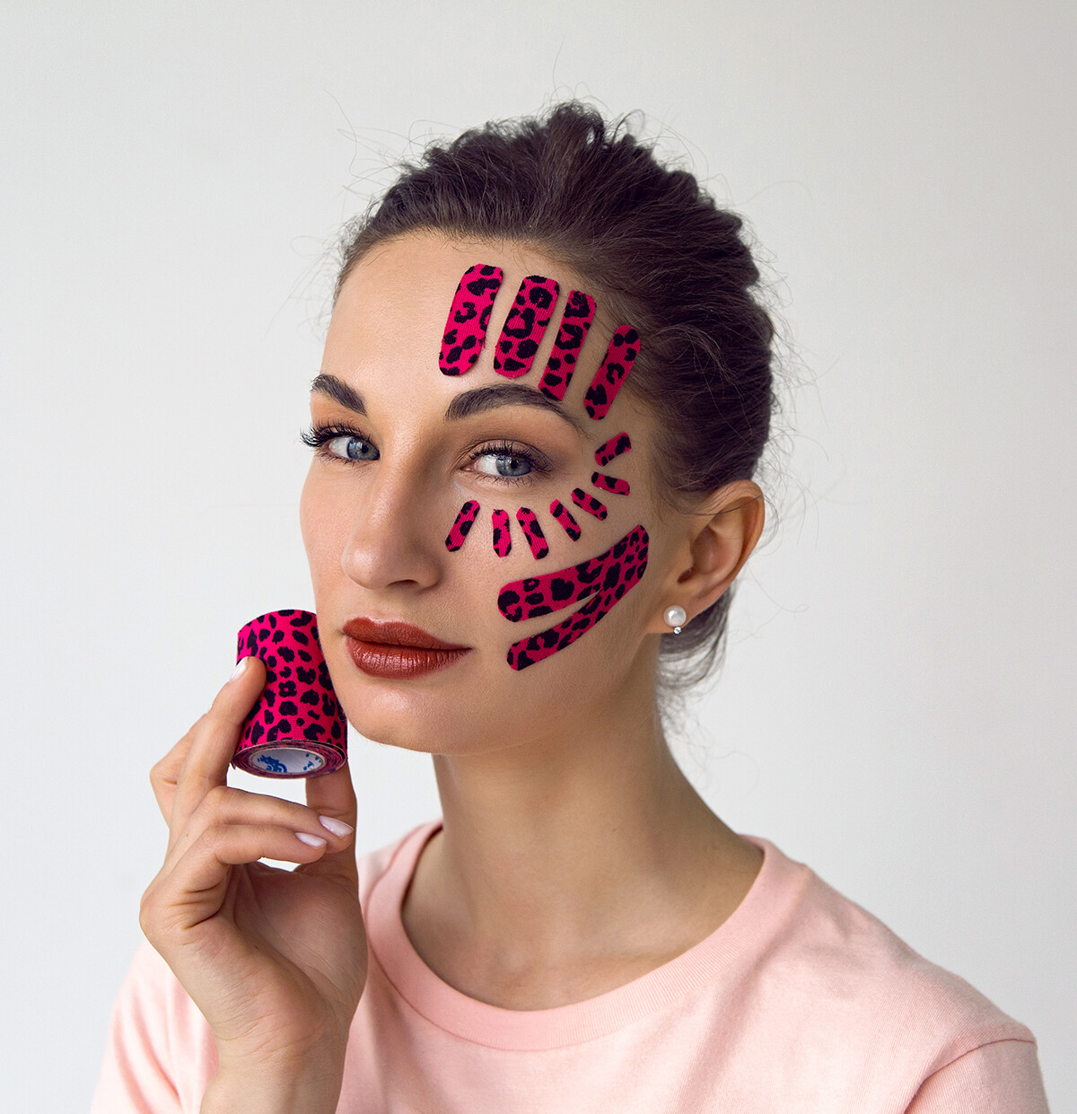 Серебряные мостики. Тейпирование морщин под глазами. Тейпировпние носогубка. Вв face tape тейпы. Тейпирование лица от морщин.