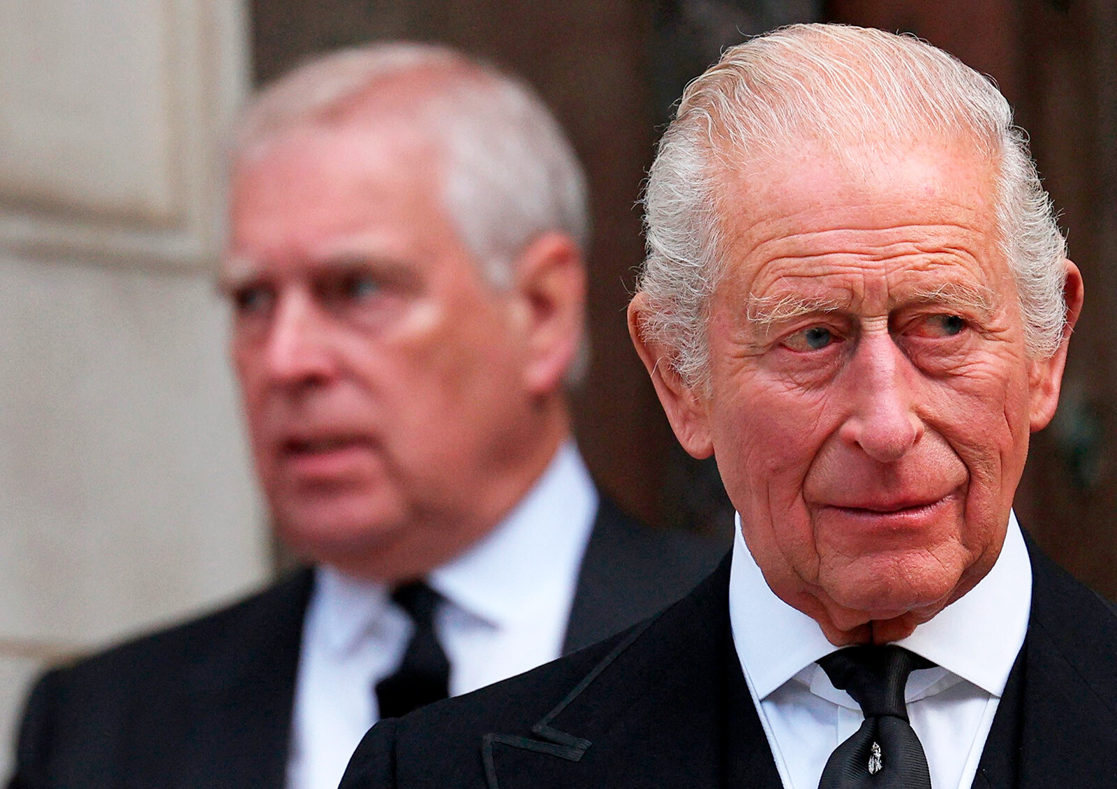 Король Карл III впервые прокомментировал новые обвинения в адрес принца Эндрю