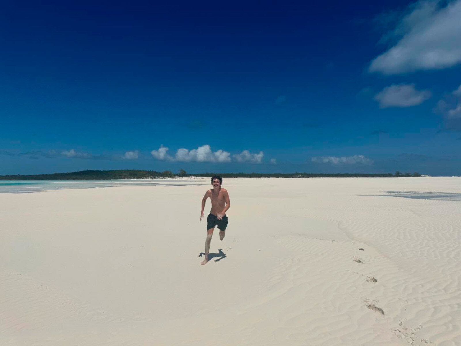 Кайли Дженнер и Тимоти Шаламе поделились редкими кадрами с отдыха