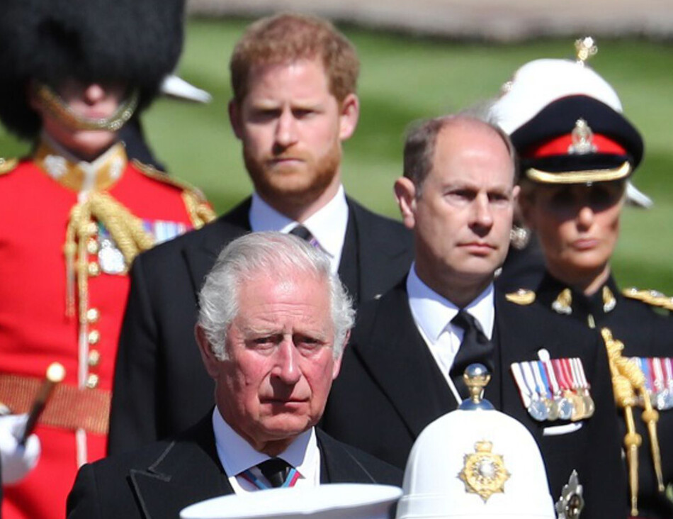 Принц Чарльз, принц Эдвард и принц Гарри на похоронах принца Филиппа, 2021