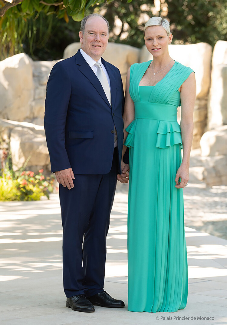 Принц Альбер и принцесса Монако Шарлен отметили 11-ю годовщину свадьбы новым портретом