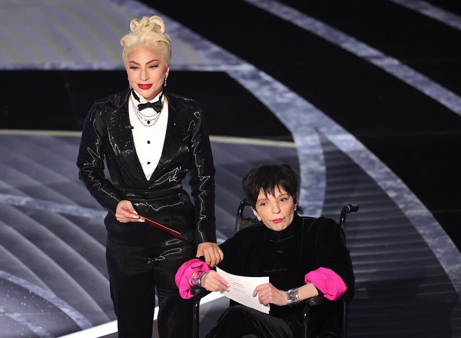 Леди Гага и Лайза Миннелли выступают на сцене во время 94-й ежегодной церемонии вручения премии &laquo;Оскар&raquo;, 2022