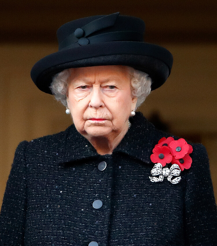 Елизавета II во время празднования &laquo;Дня памяти погибшим&raquo;, Великобритания, 2019