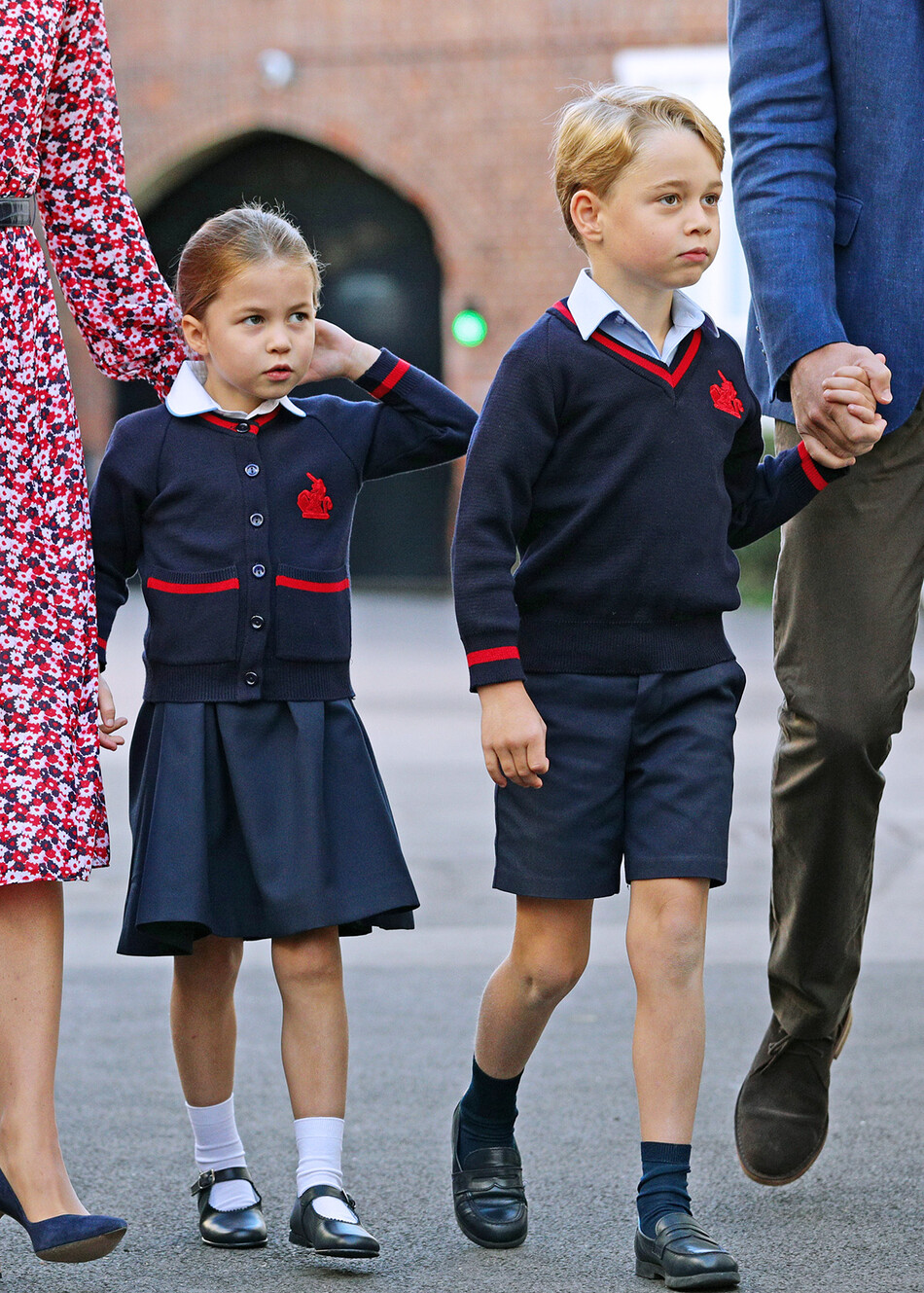  принцесса Шарлотта  и принц Джордж в первый день в школе Томас Баттерси, 5 сентября 2019 года в Лондоне, Англия