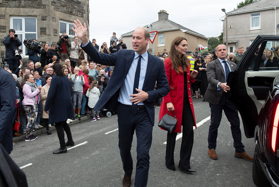 Уильям, принц Уэльский и Кэтрин, принцесса Уэльская во время визита в графство Уэльс, 27 сентября 2022 г.
