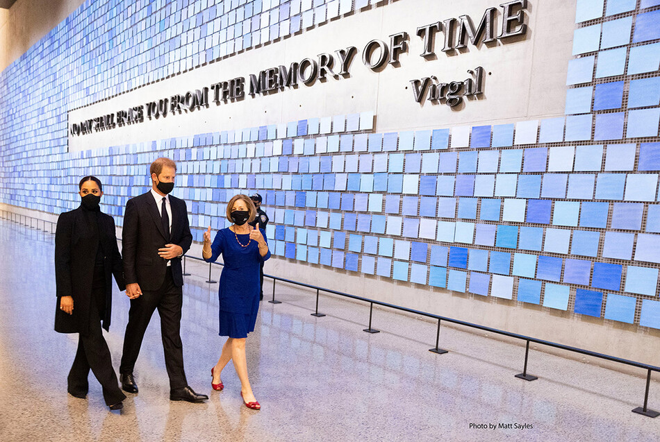 Герцог и герцогиня Сассекские в Мемориальном зале музея 11 сентября, 23 сентября 2021 года в Нью-Йорке, США