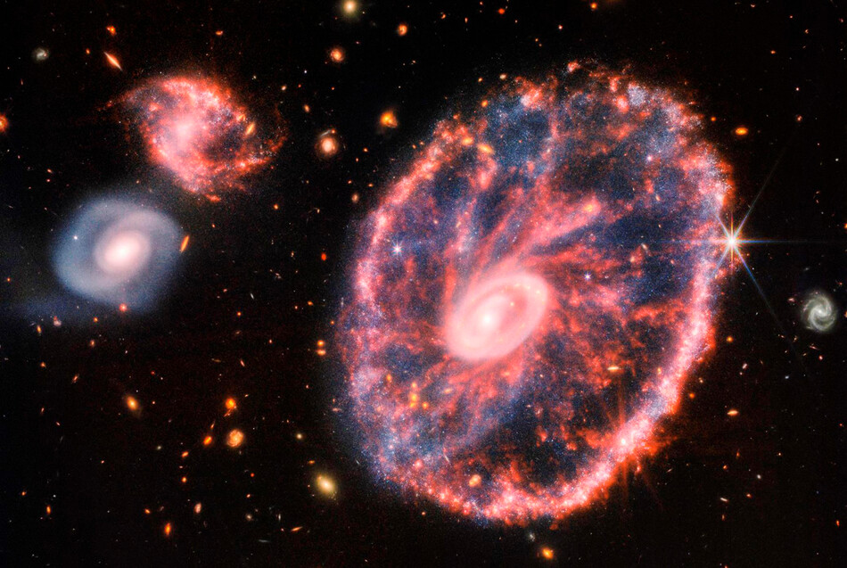 Телескоп Уэбба от NASA сделал захватывающую фотографию галактики Колесо телеги