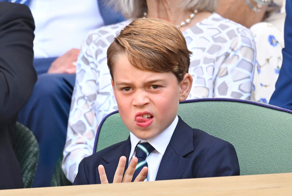 Принц Джордж впервые посещает стадион Уимблдон во время финала Уимблдонского мужского одиночного разряда во Всеанглийском клубе лаун-тенниса и крокета 10 июля 2022 года в Лондоне, Англия