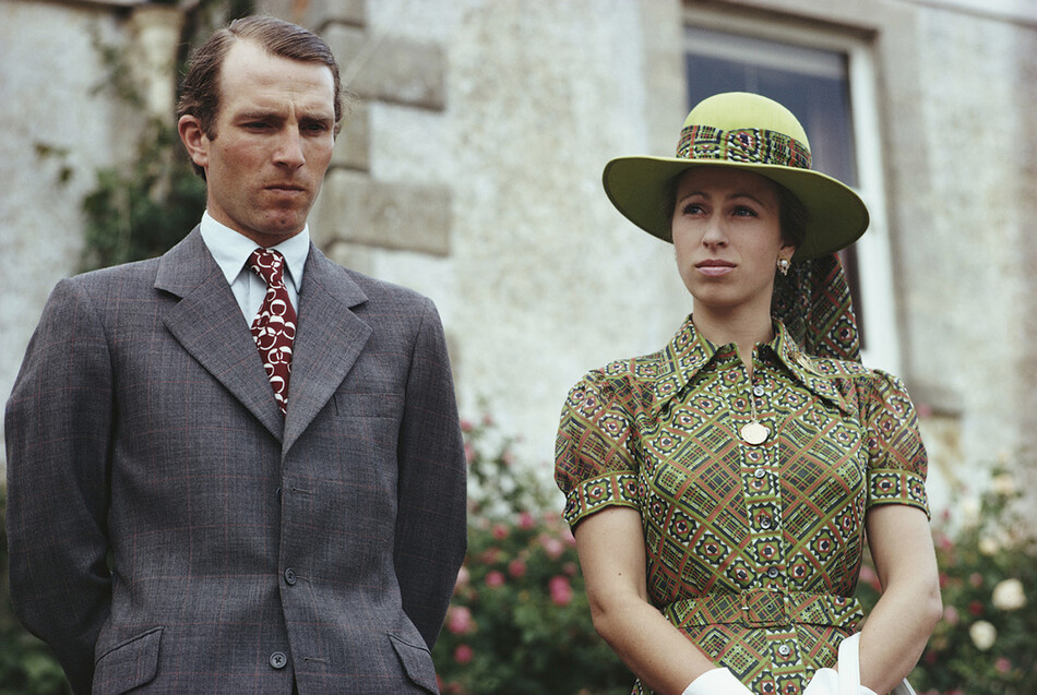 Принцесса Анна, королевская принцесса с первым мужем Марком Филлипсом посещают летнюю вечеринку в саду в Грейт-Сомерфорде, Уилтшир, 21 июня 1975 г.