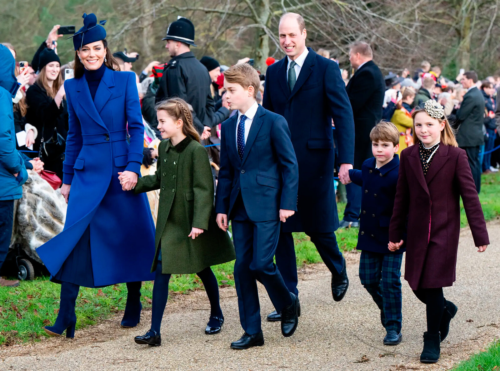 Принц Уильям и Кейт Миддлтон с принцеми Джорджем, Луи, принцессой Шарлоттой и&nbsp;Мией Тиндалл посетили рождественскую службу в церкви Святой Марии Магдалины в Сандрингеме, 2023