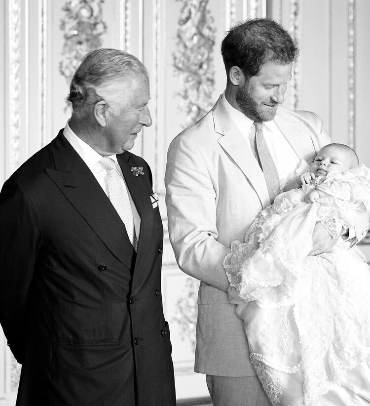 Принц&nbsp;Чарльз и принц Гарри с сыном Арчи