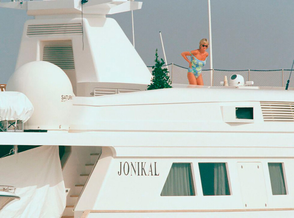 Принцесса Диана на борту яхты Jonikal Sokar в 1997 году
