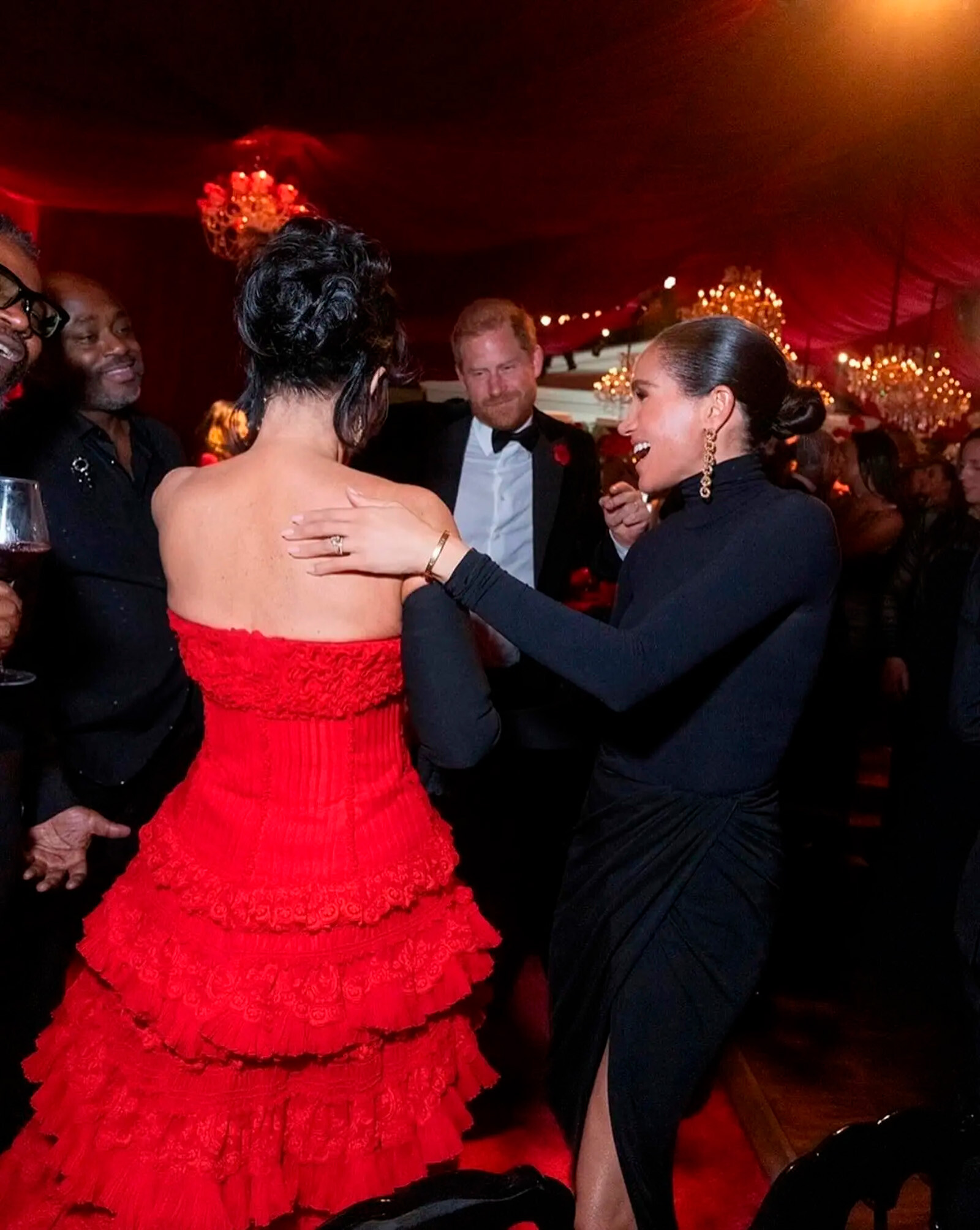 Принц Гарри с Меган Маркл&nbsp;на вечеринке Крис Дженнер