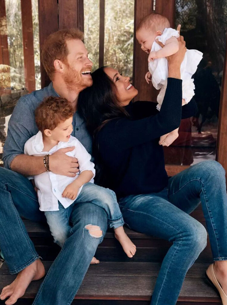 Принц Гарри и Меган Маркл с сыном Арчи и дочерью Лилибет, 2021