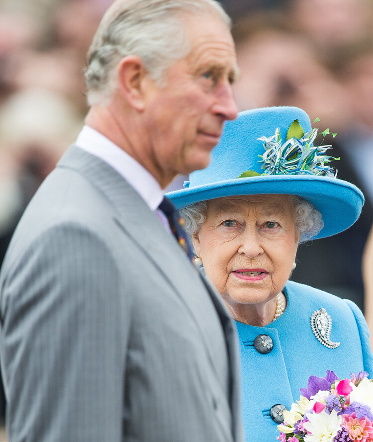 Какие поступки и планы принца Чарльза пугают Елизавету II