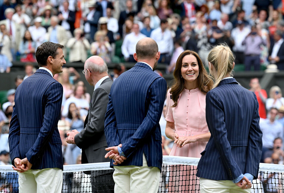 Её Королевское Высочество Кэтрин, герцогиня Кембриджская посещает теннисный турнир чемпионатов Уимблдона 11 июля 2021 года в Лондоне, Англия