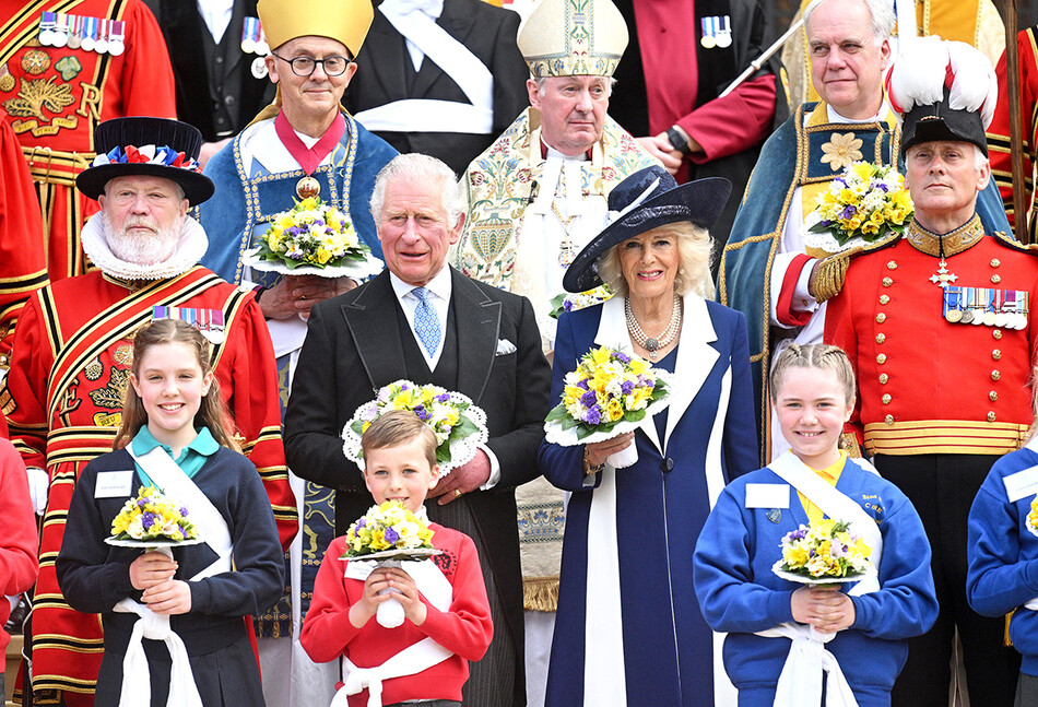 Принц Чарльз, принц Уэльский, и Камилла, герцогиня Корнуольская заменили королеву Елизавету II на церемонии на традиционной церемонии раздачи &laquo;чистых денег&raquo; &mdash; &laquo;Royal Maundy-Денег Монди&raquo; в часовне Святого Георгия 14 апреля 2022 года в Виндзоре, Англия