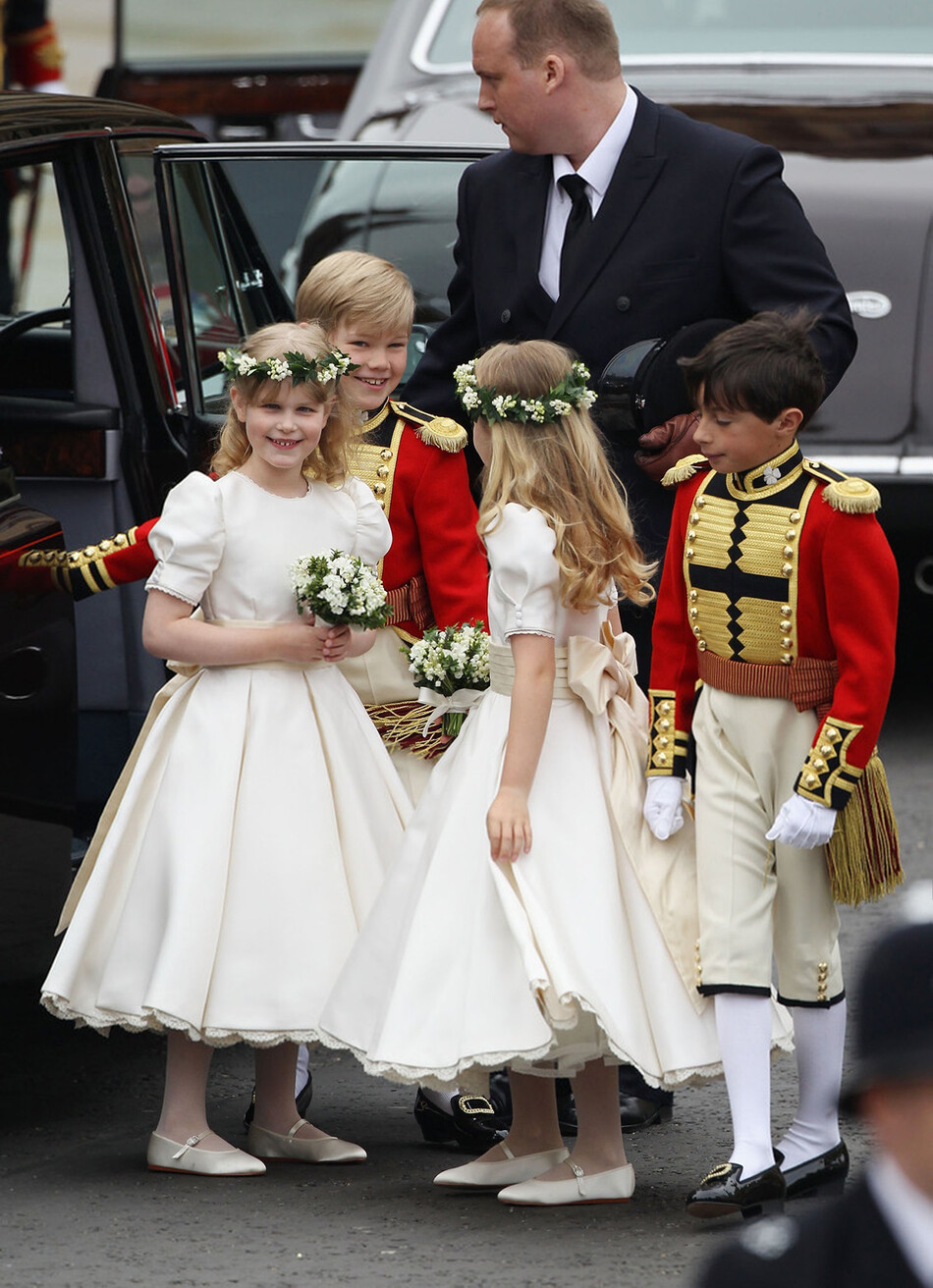 Леди Луиза Виндзор прибывает на королевскую свадьбу принца Уильяма с Кэтрин Миддлтон в Вестминстерском аббатстве 29 апреля 2011 года в Лондоне, Англия