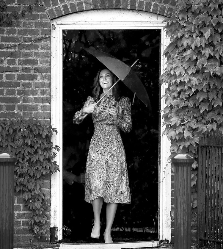 Кейт Миддлтон в Затонувшем саду Кенсингтонского дворца в 2017 году, Великобритания