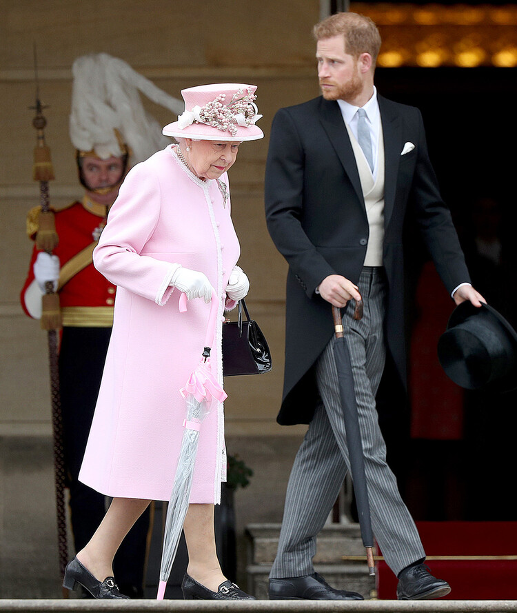 Принц Гарри убеждён, что жизнь королевы Елизаветы II находиться под угрозой из-за изменений в протоколах безопасности министерства внутренних дел Великобритании