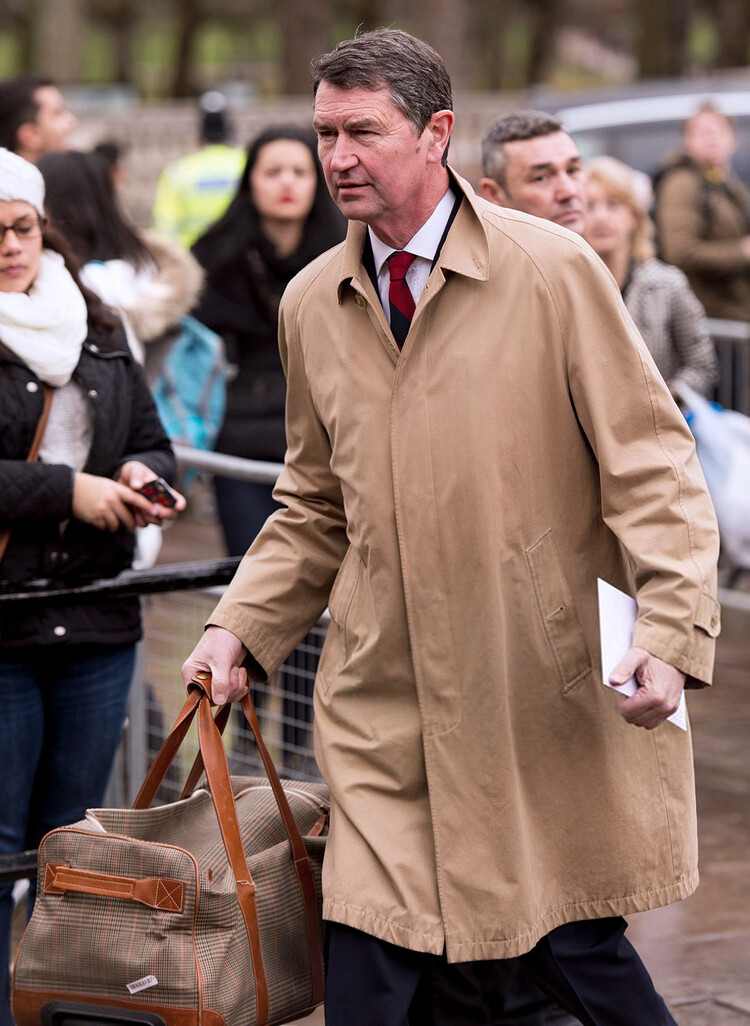 Сэр Тимоти Лоуренс прибывает на рождественский обед в Букингемский дворец 17 декабря 2014 года в Лондоне, Англия