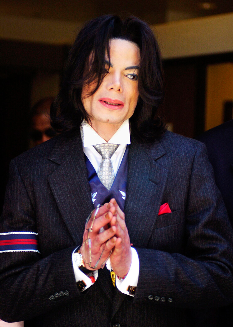 Майкл Джексон использовал 19 поддельных удостоверений личности, чтобы получить наркотики