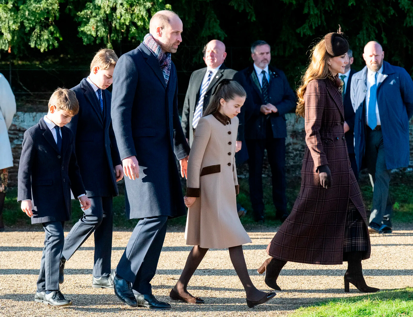 Принц Уильям и Кейт Миддлтон с детьми&nbsp;во время традиционной рождественской службы в Сандрингеме, 2025