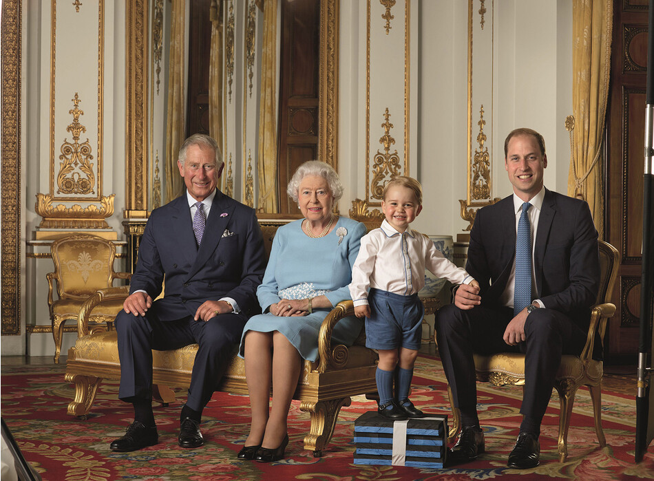 Принц&nbsp;Джордж с членами королевской семьи в день своего 2-летия, 22 июля 2015 года в Букингемском дворце, Англия