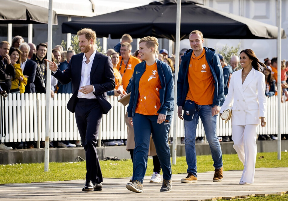 Принц Гарри, герцог Сассекский, и Меган, герцогиня Сассекская, посетили приём для участников Invictus Games и членов их семей, организованный мэрией города Гаага и Министерством обороны Нидерландов в Zuiderpark 15 апреля 2022 года в Гааге, Нидерланды