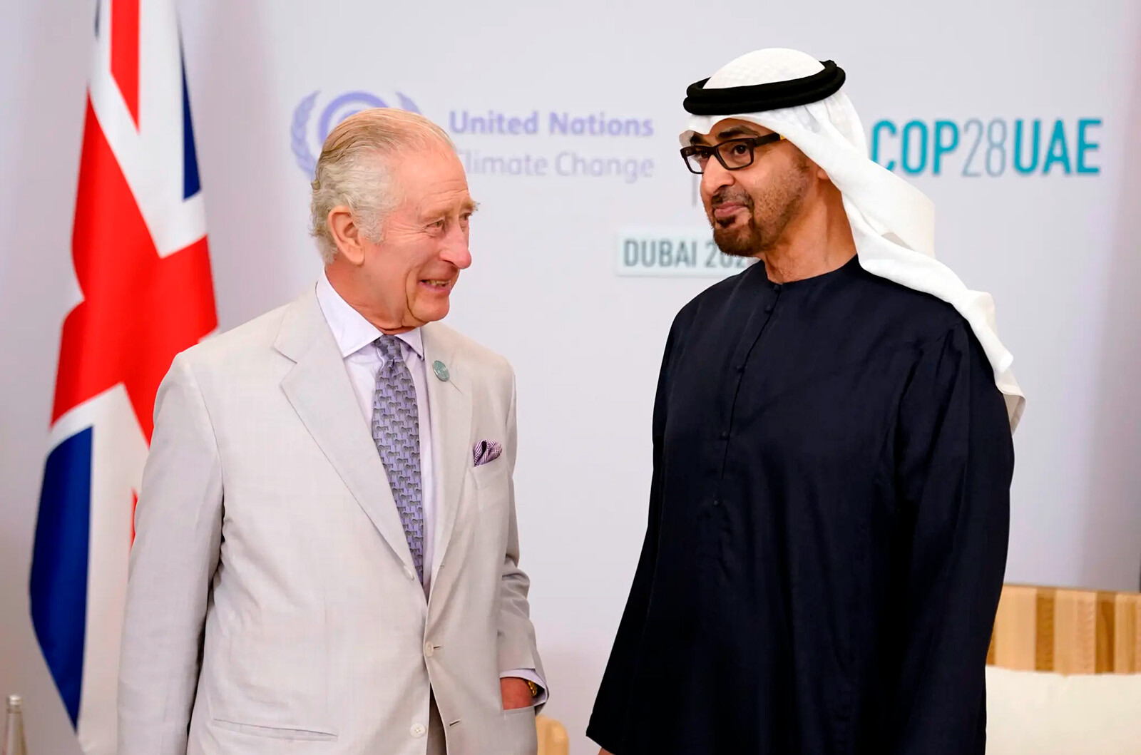 Король Карл III встречается с Мохаммедом бен Заидом Аль Нахайяном в Экспо-Сити в Дубае, во время саммита Cop28 30 ноября 2023 года в Дубае, Объединенные Арабские Эмираты