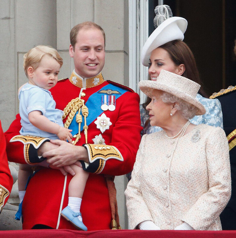 Принц Уильям, Кейт Миддлтон, принц Джордж и&nbsp;Елизавета II, 2015