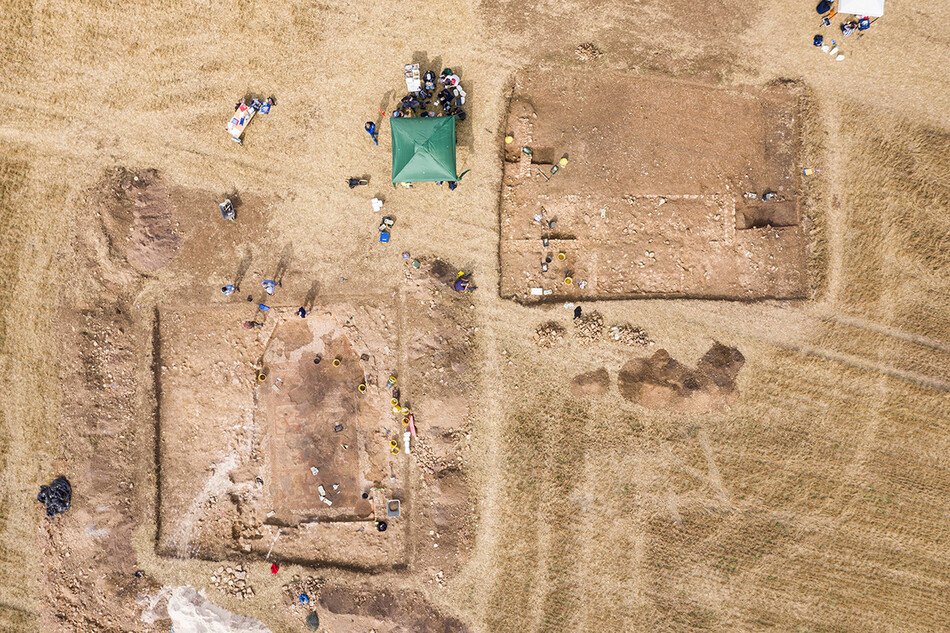 Археологическое место раскопок мозаичного пола виллы Ратленд &ndash; снимок с орбиты, Великобритания 2021