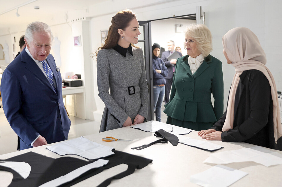 Почему Кейт Миддлтон вновь надела своё любимое пальто из переработанных материалов для выхода в свет с принцем Чарльзом и Камиллой