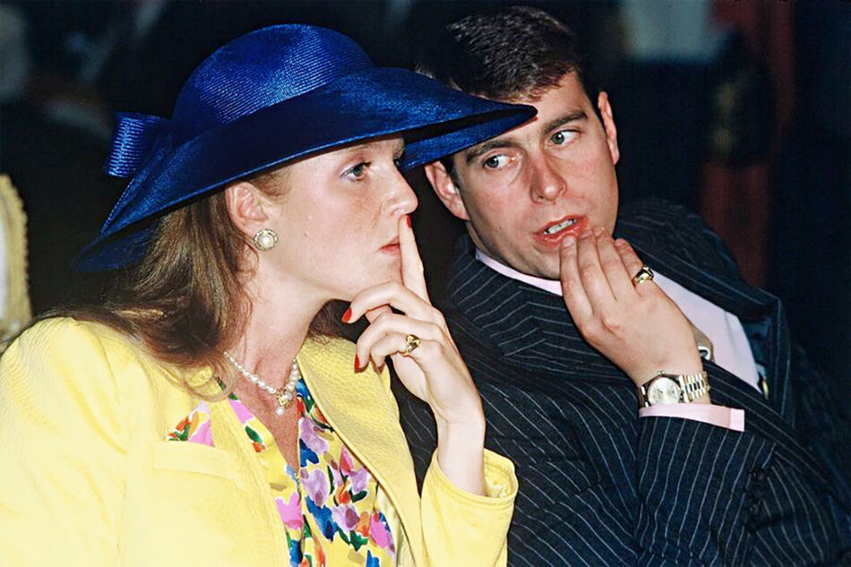 Сара, герцогиня Йоркская, и принц Эндрю смотрят показ мод в отеле Royal York в Торонто, Канада, 17 июля 1987