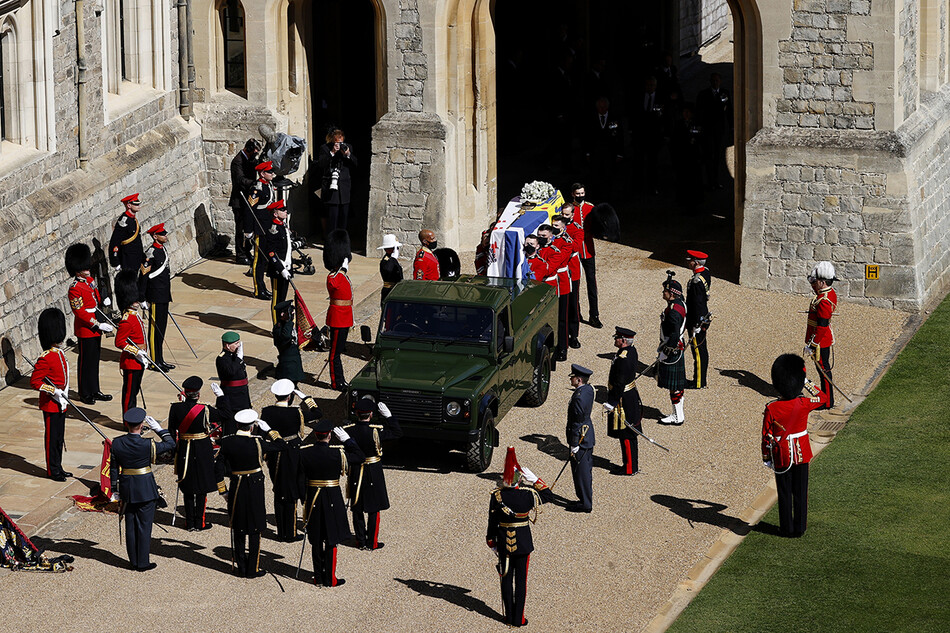 Елизавета II на похоронах принца Филиппа