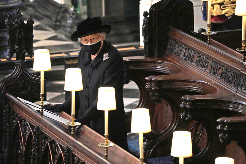 Елизавета II во время похорон принца Филиппа, 2021