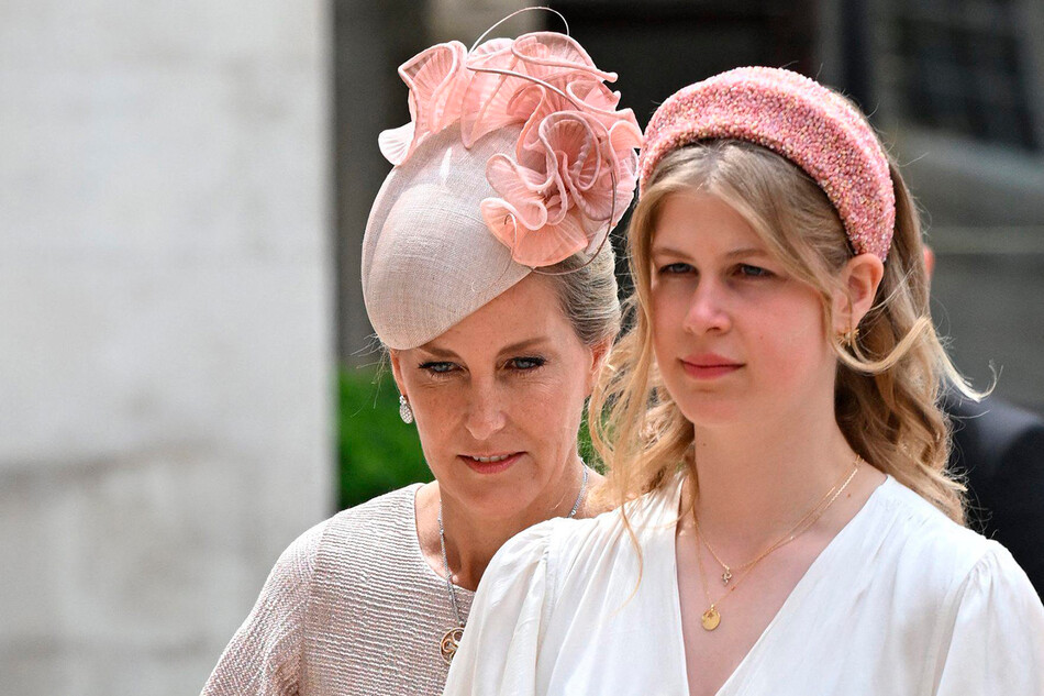 Леди Луиза Виндзор с матерью Софей, графиней Уэссекской прибывают на приём, устроенный лордом-мэром Лондона в Ратуше 3 июня 2022 года в рамках празднования платинового юбилея королевы Елизаветы II